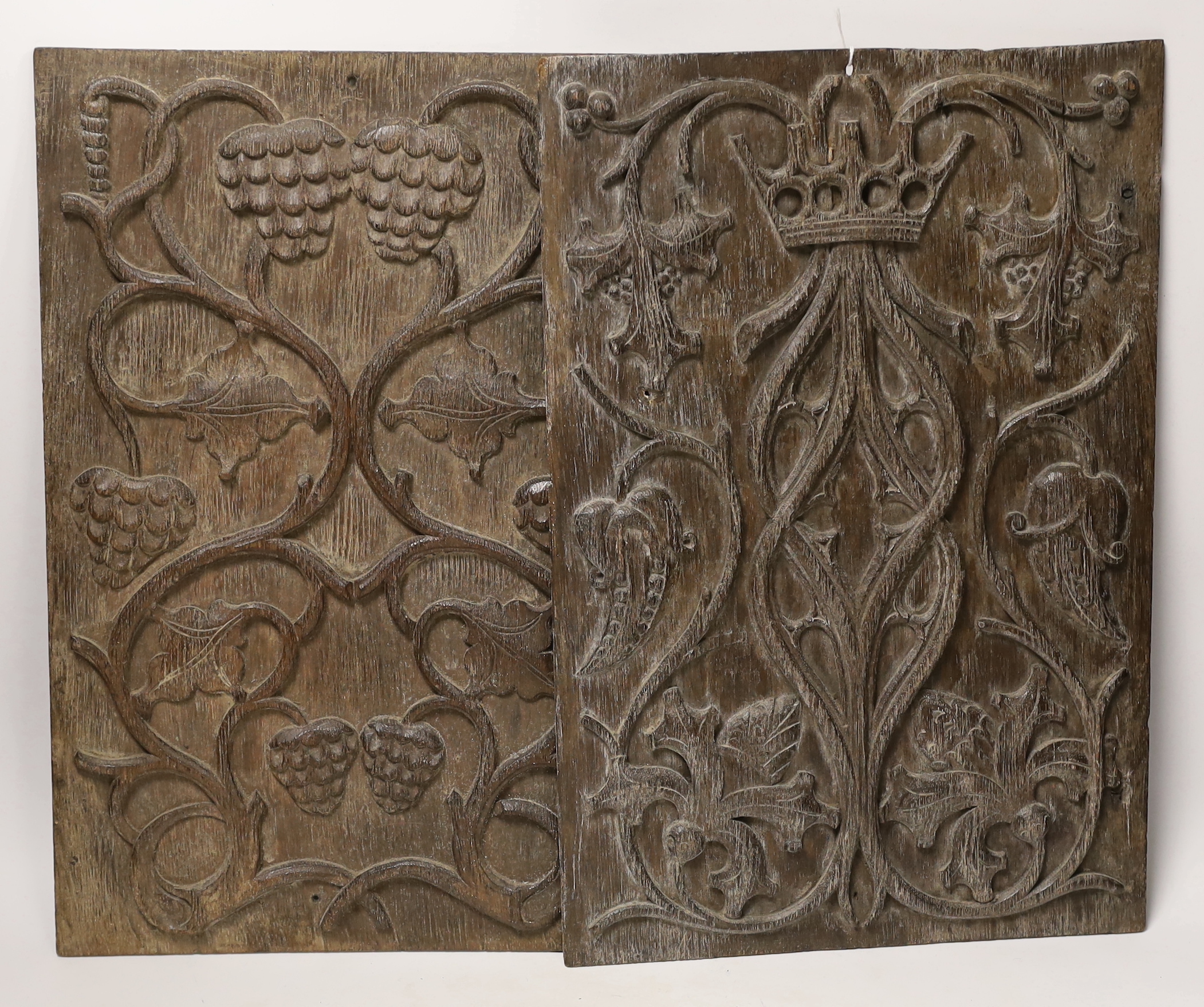 Two Gothic carved oak panels, 16th century or later, 42x29cm